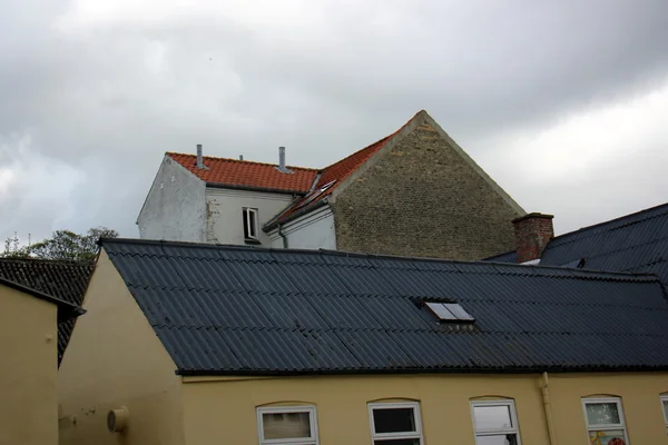 Střecha - špičkové konstrukce budovy — Stock fotografie