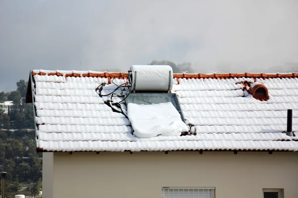 Toit - construction sur le toit du bâtiment — Photo