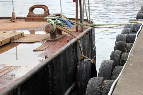 Muelle - un lugar para amarrar — Foto de Stock