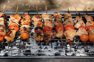 ızgarada pişmiş gıda       