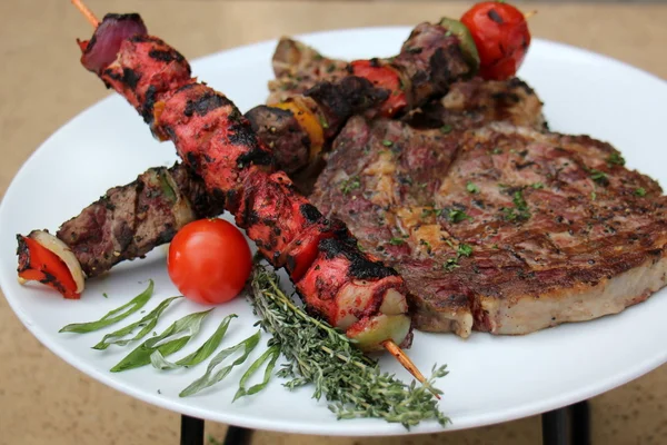 Food cooked on the grill — Stock Image Food cooked on the grill Stock Photo