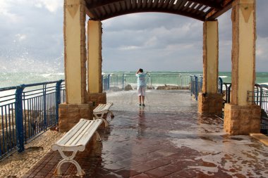 Akdeniz kıyısında     