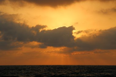 Akdeniz 'de gün batımı    