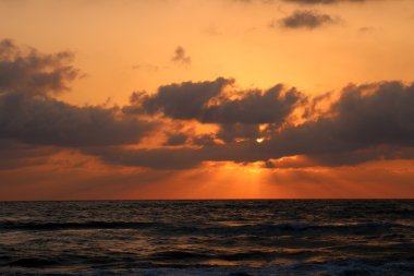 Akdeniz 'de gün batımı    
