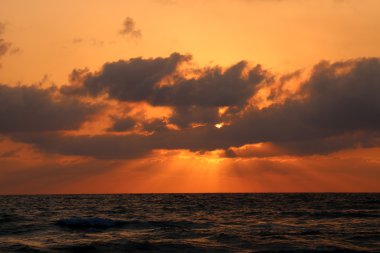 Akdeniz 'de gün batımı    