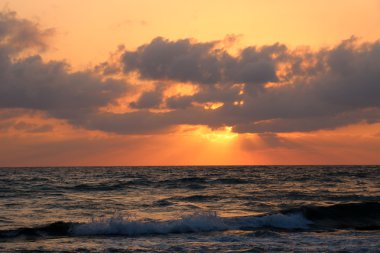 Akdeniz 'de gün batımı    