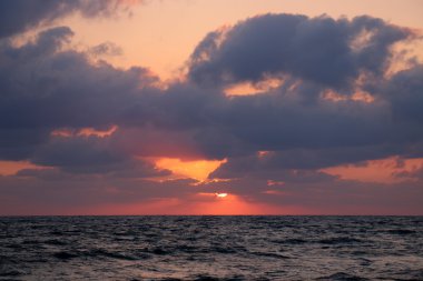 Akdeniz 'de gün batımı    