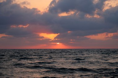 Akdeniz 'de gün batımı    