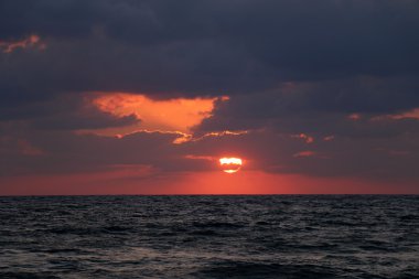 Akdeniz 'de gün batımı    