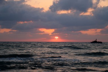 Akdeniz 'de gün batımı    