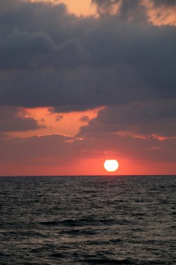 Akdeniz 'de gün batımı    