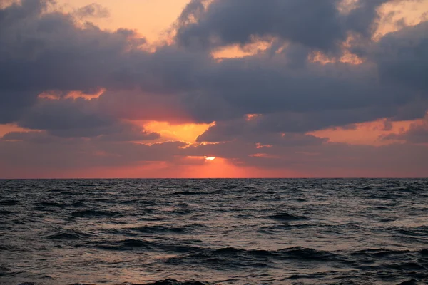 Akdeniz 'de gün batımı    