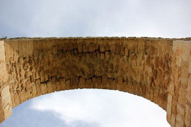 Köprü - yapay bir yapı      
