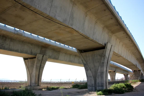 Ponte - uma estrutura artificial — Fotografia de Stock