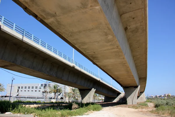 Ponte - uma estrutura artificial — Fotografia de Stock