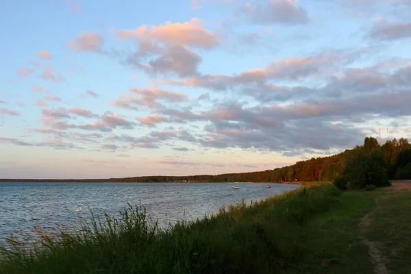 Gryningen på sjön Naroch — Stockfoto