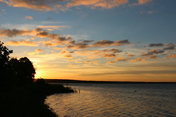 Amanhecer no Lago Naroch — Fotografia de Stock