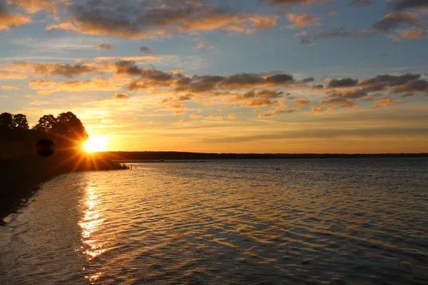 Amanhecer no Lago Naroch — Fotografia de Stock