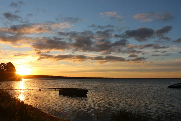 Amanecer en el lago Naroch — Foto de Stock