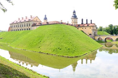 Nesvizh kale Usha nehrinde     
