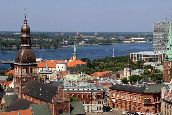 Häuser und Dächer der Riga — Stockfoto