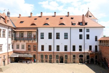 Mir kalesidir mimari bir anıt 