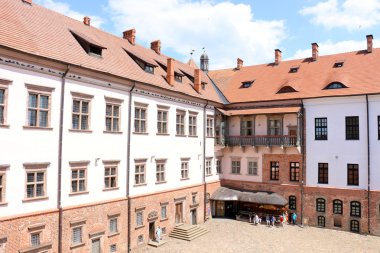 Mir kalesidir mimari bir anıt 