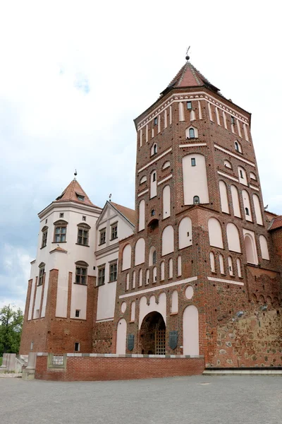 Castello di Mir è un monumento di architettura — Foto Stock