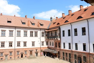 Mir kalesidir mimari bir anıt 