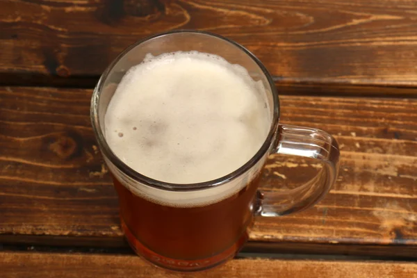 Bier im Becher — Stockfoto