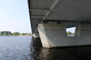 Köprü - yapay bir yapı 