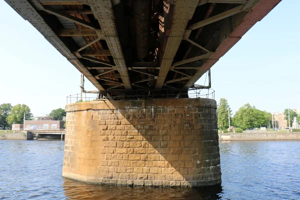 Puente - una estructura artificial — Foto de Stock