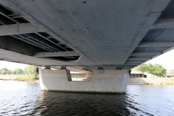 Puente - una estructura artificial —  Fotos de Stock