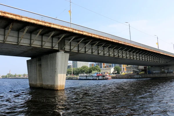 Bridge - en konstgjord struktur — Stockfoto