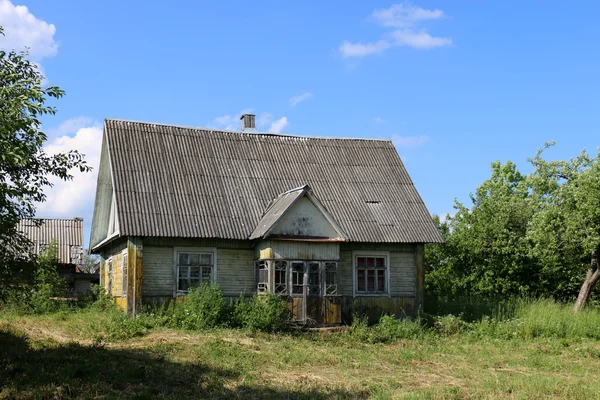 Vecchia casa di villaggio — Foto Stock