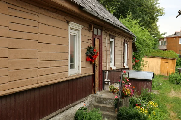 Stadtfenster beobachtet uns — Stockfoto