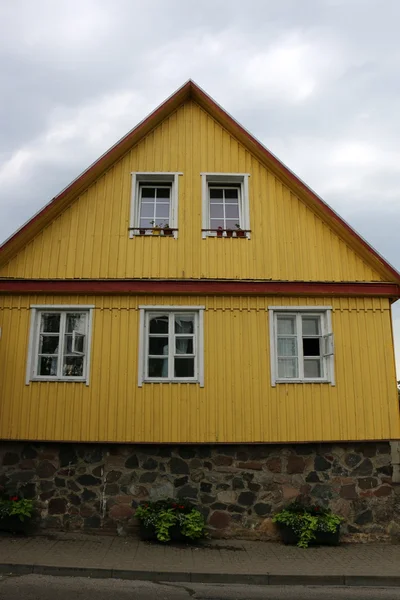 Stadtfenster beobachtet uns — Stockfoto