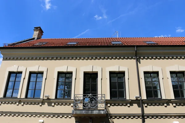 Fenêtre urbaine nous regardant — Photo