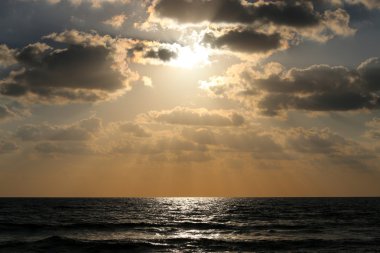 Akdeniz 'de gün batımı 