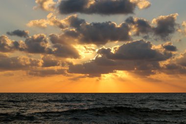 Akdeniz 'de gün batımı 