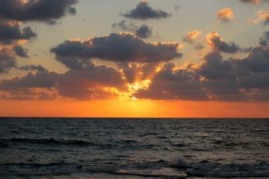 Akdeniz 'de gün batımı 