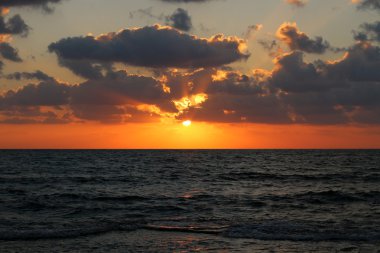 Akdeniz 'de gün batımı 