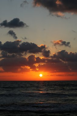 Akdeniz 'de gün batımı 