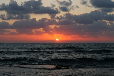 Akdeniz 'de gün batımı 