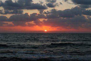 Akdeniz 'de gün batımı 