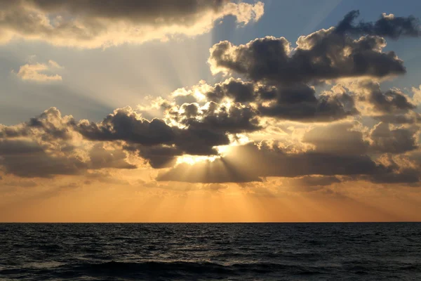 Puesta de sol en el mar Mediterráneo —  Fotos de Stock