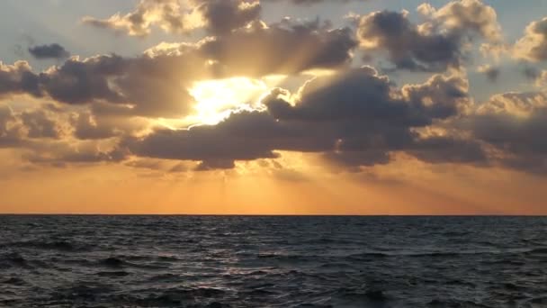 Puesta de sol en el mar Mediterráneo — Vídeos de Stock