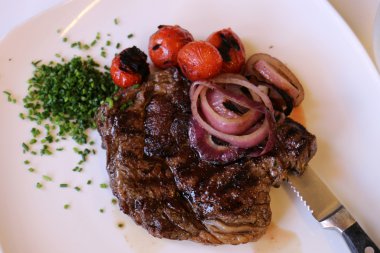 Masanın üzerine snack 