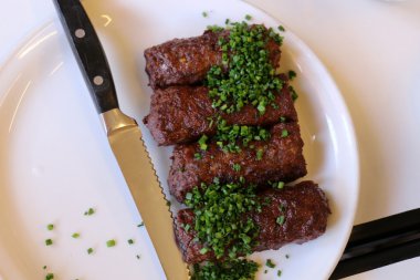 Masanın üzerine snack 