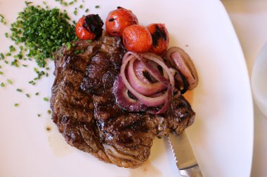 Masanın üzerine snack 